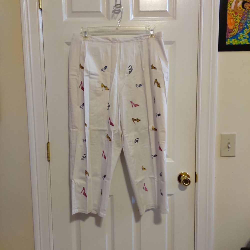 Edward Women's  White Cotton Embroidered Shoes Cropped Pants  Size 24